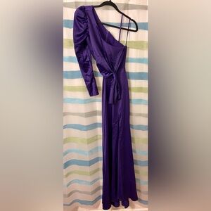 Mac Duggal Purple One Sleeve Cut Out Side Knot Gown Lenna Size: 2 Purple (R69)